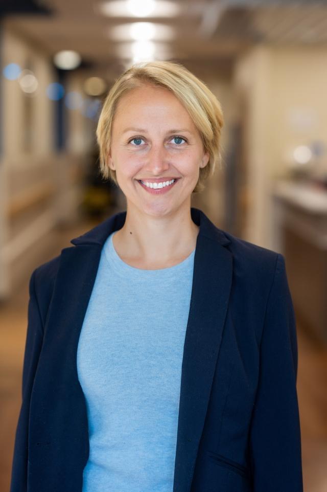 Headshot of Elizabeth Parks