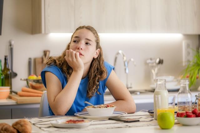 girl table food